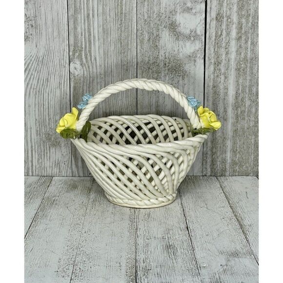 Vintage Bassano Capodimonte Style Italian Ceramic Woven Basket - Picture 1 of 8